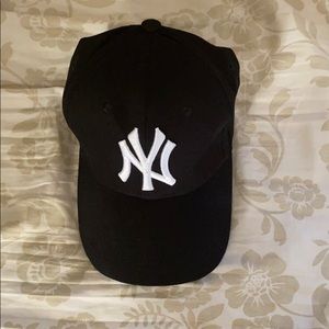 Unisex Black Yankee Cap